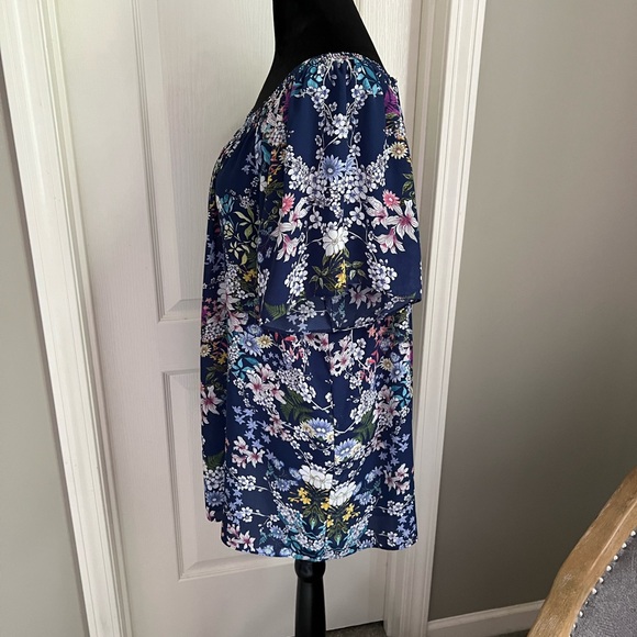 Violet & Claire Floral Blouse - Navy and Pink - Picture 2 of 6